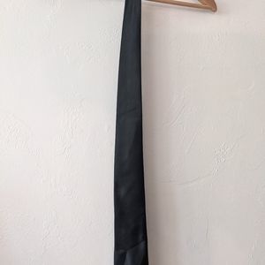 Geoffrey Been black tie